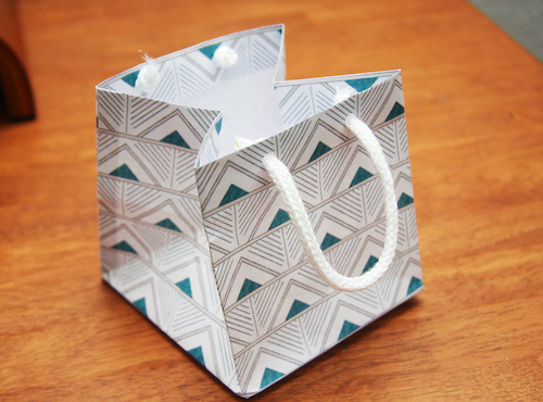 底が正方形の紙袋を作る時にありがちなこと 紙袋のギモン解決